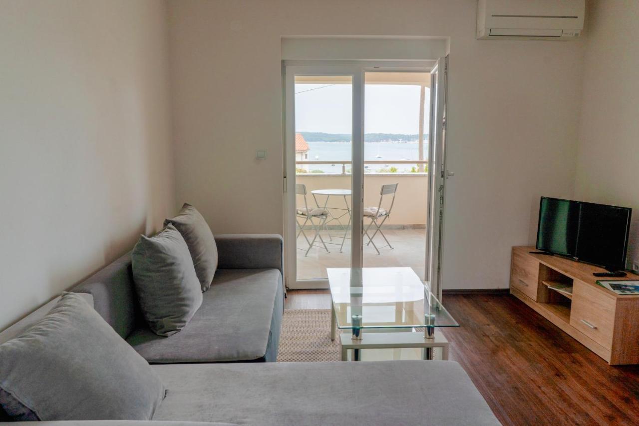 Villa Livi - Luxury Sea View Appartments Медулин Екстериор снимка