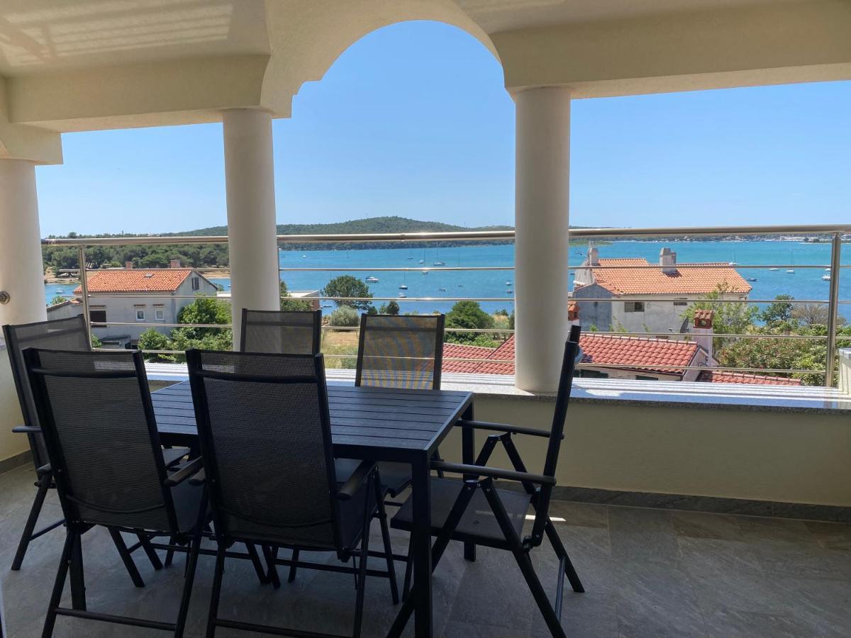 Villa Livi - Luxury Sea View Appartments Медулин Екстериор снимка